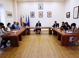 Barbón iniciará la próxima semana las negociaciones con los grupos parlamentarios para reformar el Estatuto de Asturias