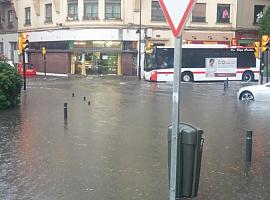 Numerosos incidentes en Gijón por la tormenta, con picos de 80 litros por metro cuadrado