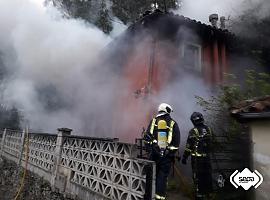 Mieres fue testigo de un incendio importante anoche aunque no hay que lamentar heridos