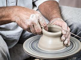Todavía hay una plaza para ti en los talleres de cerámica o "storytelling" de Factoría Cultural de Avilés