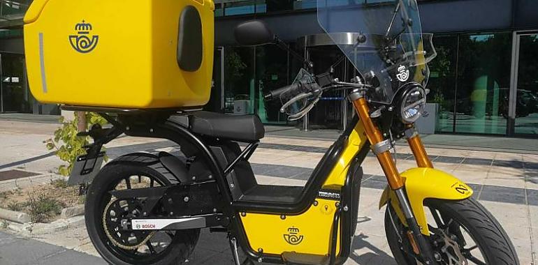 Correos en la vanguardia de la sostenibilidad incorporando 400 motos eléctricas a su flota