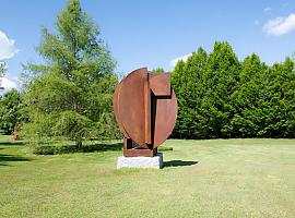 La Fundación Azcona dona a la Universidad de Oviedo la escultura de Canogar ‘Greco II’