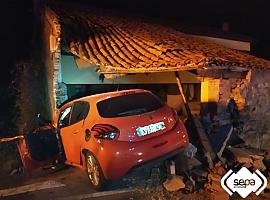 Herido grave tras colisionar contra una pared en Carreño