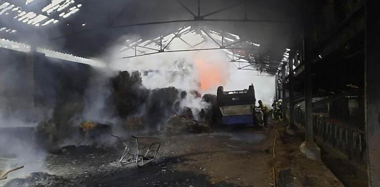 Incendio en una nave ganadera en La Llanera