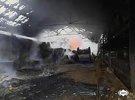 Incendio en una nave ganadera en La Llanera