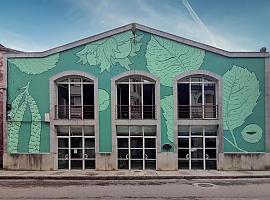 Piloña recupera la memoria de la ablana con un mural en el mercado de abastos de Infiesto