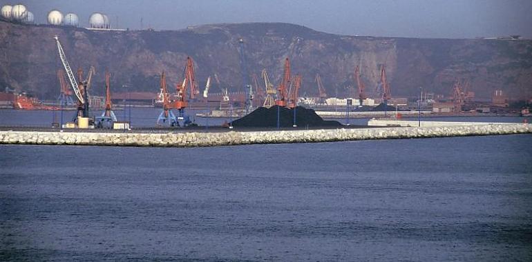 El Puerto de Gijón cambiará las luminarias convencionales por LED en el Muelle de la Osa