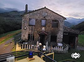 Incendio de madrugada en un inmueble de Lena