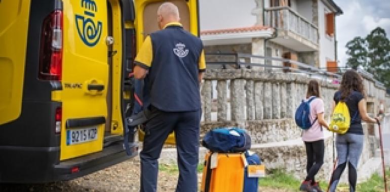 Correos ofrece en Asturias hasta el transporte de mochilas de peregrinos