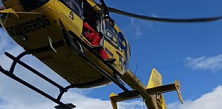 Rescate de una mujer herida con el helicóptero medicalizado en Caso