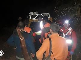 Herido de consideración tras caer su vehículo 30 metros en Baselgas de Yernes y Tameza
