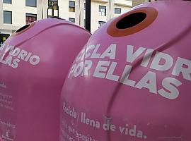  Ecovidrio ha instalado dos contenedores rosas en Oviedo para fomentar el reciclaje de envases de vidrio y la prevención del cáncer de mama