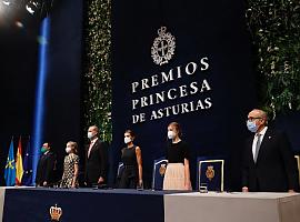 Don Felipe llama en la entrega de los Premios a defender los valores democráticos