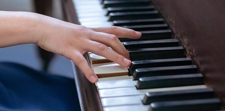 La joven pianista avilesina Henar Fernández Clavel ha vuelto a hacerse con el primer premio en la Grand Prize Virtuoso International Music Competition