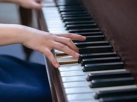 La joven pianista avilesina Henar Fernández Clavel ha vuelto a hacerse con el primer premio en la Grand Prize Virtuoso International Music Competition