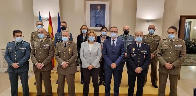 El coordinador de los rastreadores militares en Asturias recibe la Cruz de Oficial de la Orden de Isabel la Católica 