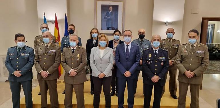 El coordinador de los rastreadores militares en Asturias recibe la Cruz de Oficial de la Orden de Isabel la Católica 