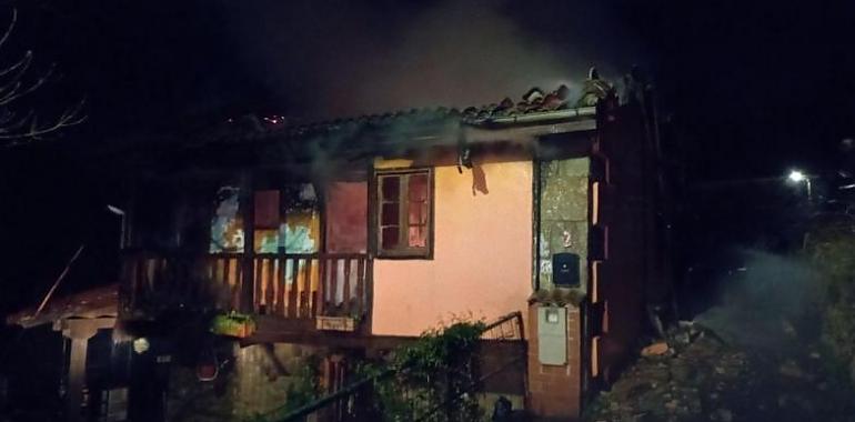 Calcinada una vivienda en Langreo la pasada noche