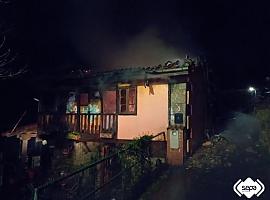 Calcinada una vivienda en Langreo la pasada noche