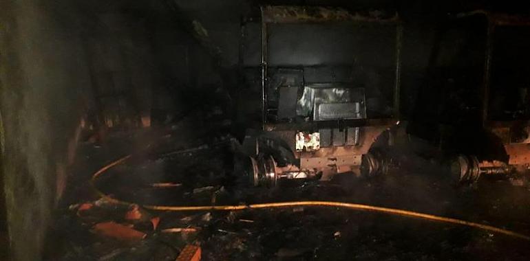 Incendio sin víctimas en una caseta de obra en Laviana