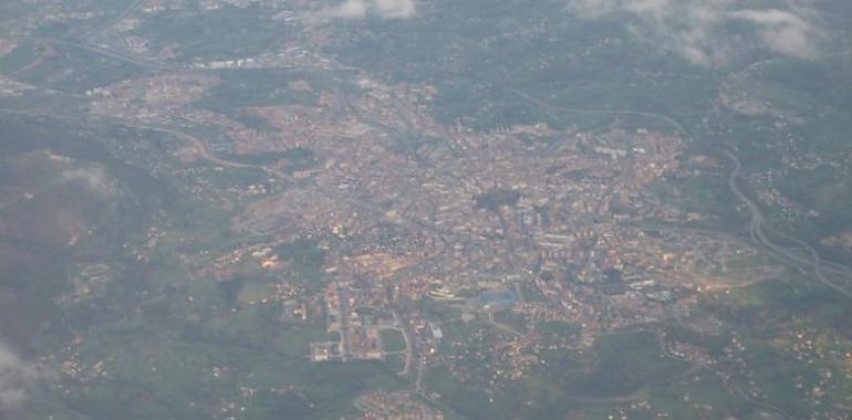 Se mantiene activo el protocolo por contaminación atmosférica por cuarto día al persistir los niveles de partículas en la zona de Oviedo