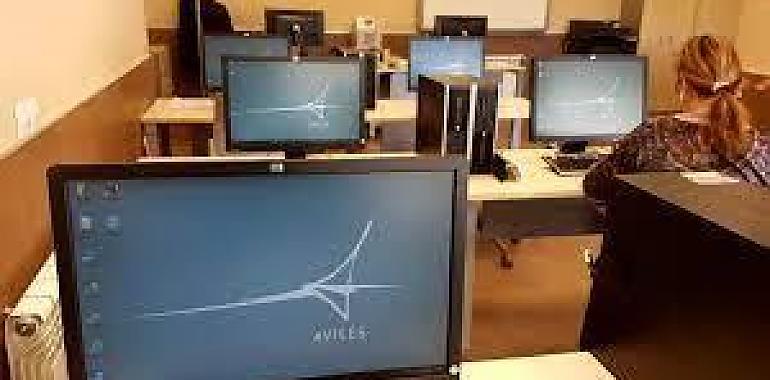 Los dos telecentros de Avilés trabajan para ayudar a obtener el certificado de vacunación COVID