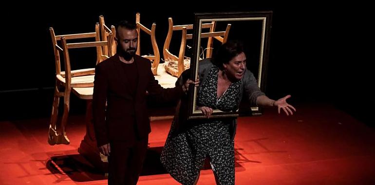 Marisa Valle Roso estrena Lo Fugaz en el Teatro de la Laboral