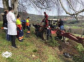 Fallecido tras quedar atrapado por un brazo hidráulico en un tractor con el que estaba moviendo tierra en Tineo.