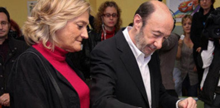Rubalcaba asegura que España vive una "encrucijada histórica" y el voto  es "hoy más importante que nunca" 