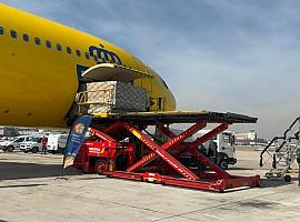  Correos transportará en su avión más de 40 toneladas de ayuda humanitaria a los refugiados ucranianos en Polonia