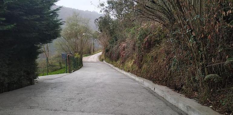 Finalizada la pavimentación de tres tramos del Camín de Rioseco en Deva y de uno del Camín de Bobies en Caldones