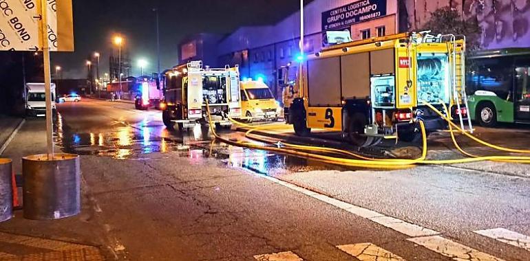 Sofocado un incendio en una nave en Avilés