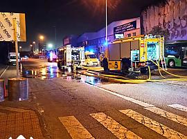 Sofocado un incendio en una nave en Avilés