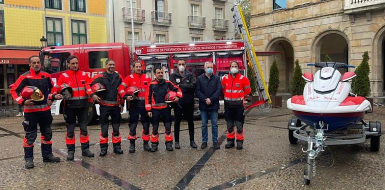Hoy han sido presentados en Gijón los nuevos vehículos del Servicio de Prevención y Extinción de Incendios y Salvamentos y hemos asitido a la toma de posesión de los cinco jefes de dotación
