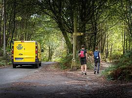 Correos pone en marcha en Asturias el transporte de mochilas en El Camino de Santiago