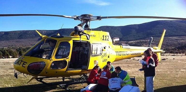 Evacuado anoche en helicóptero medicalizado un varón que sufrió una caída de moto en el entorno de Santufirme, en Llaner