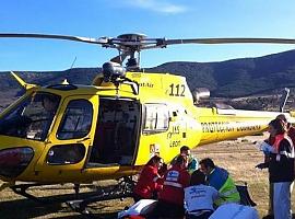 Evacuado anoche en helicóptero medicalizado un varón que sufrió una caída de moto en el entorno de Santufirme, en Llaner