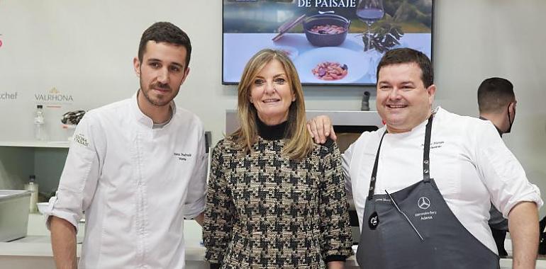 Marcos Morán y Xune Andrade con Alejandro Tuero espolleten en la Cocina de paisaje