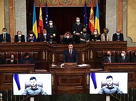 El presidente del Gobierno reafirma ante Zelenski el apoyo de España a Ucrania