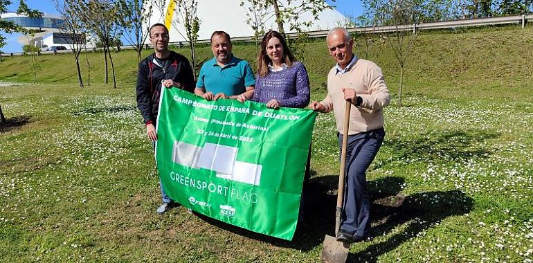 Nueva plantación de árboles en el espacio del Duatlón de Avilés