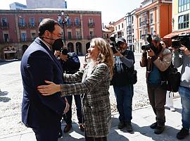 Alcaldesa, Presidente y Ministra firman la integración ferroviaria de Gijón