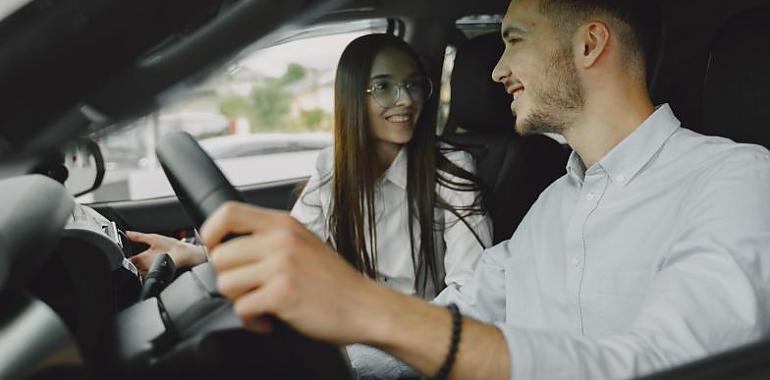 El 82 % de los conductores reconocen perder de vista la carretera durante más de 2 segundos