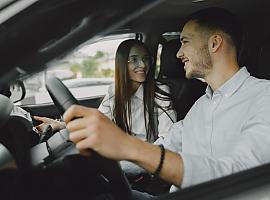 El 82 % de los conductores reconocen perder de vista la carretera durante más de 2 segundos