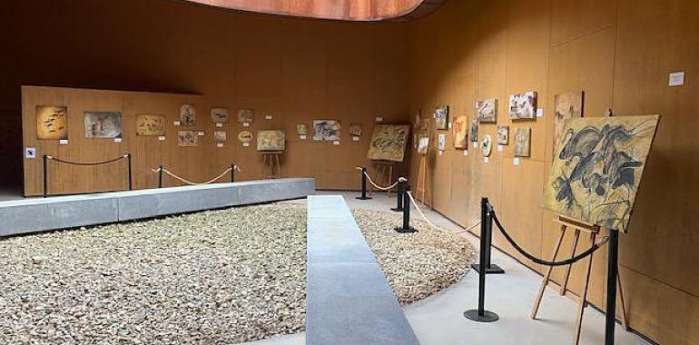 Exposición Desde la caverna con obras de la artista Beatriz Avilés en el Parque de la Prehistoria de Teverga