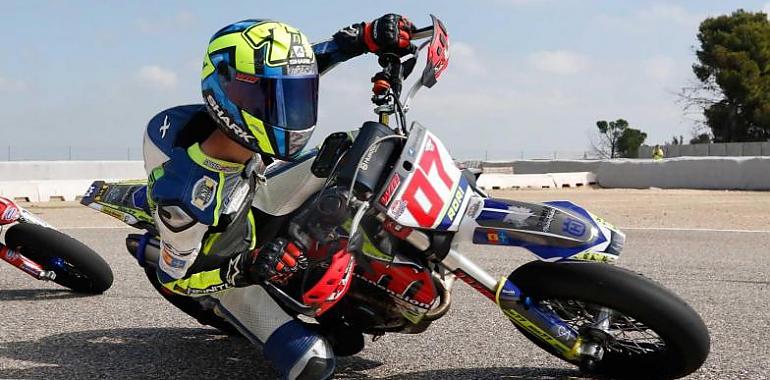 Adrián Fernández Murias disputa la segunda prueba del España de Supermoto en Forcarei