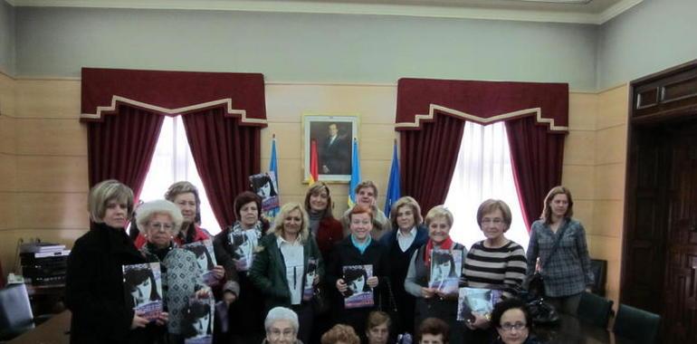 “Langreo visto con ojos de mujer” en una revista