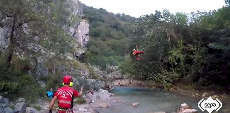 Rescatada una senderista herida tras caer al Dobra, en Cangas de Onís