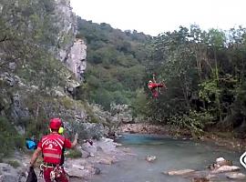 Rescatada una senderista herida tras caer al Dobra, en Cangas de Onís