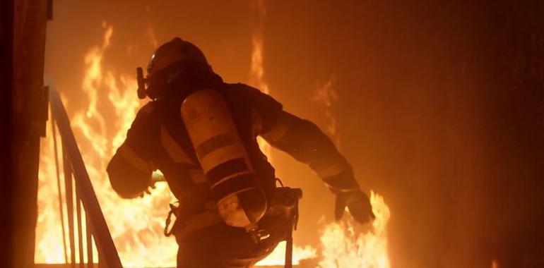 Una fallecida en un incendio esta noche en Avilés