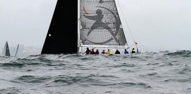 Hoy continúa en aguas asturianas la I Regata del Cantábrico - III Trofeo Aproches